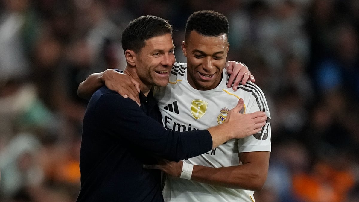 Real Madrid Manager Xabi Alonso celebrates with Kylian Mbappe.