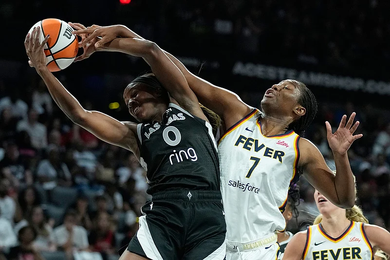 WNBA basketball playoff semifinals series game 2 Las Vegas Aces vs Indiana Fever_ Jackie Young