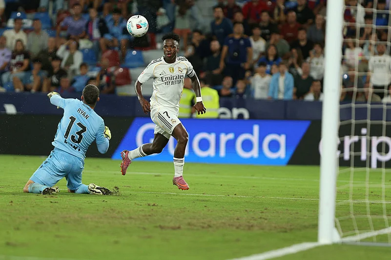 Spain soccer La Liga 2025-26 Levante UD Vs Real Madrid match pics_Vinicius Junior