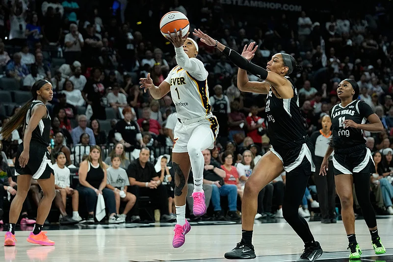 WNBA basketball playoff semifinals series game 2 Las Vegas Aces vs Indiana Fever_Odyssey Sims