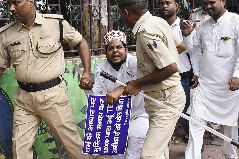 Mukhyamantri Awas Gherao protest in Patna