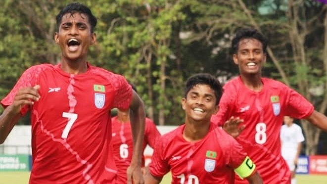 Photo: Instagram/Bangladesh Football Federation : Bangladesh Vs Pakistan Highlights, SAFF U-17 Championship Semifinal: BAN captain Nazmul Faysal (centre) celebrates a goal with teammates. 