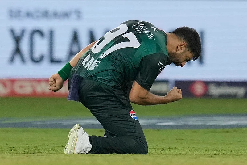 Asia Cup t20 Cricket 2025 Super Four match Pakistan vs Bangladesh_Haris Rauf