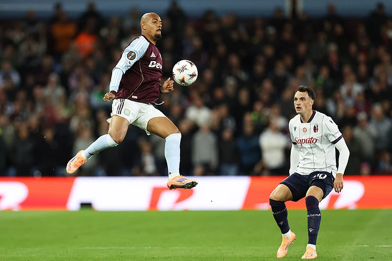 UEFA Europa League soccer Aston Villa vs Bologna_Donyell Malen
