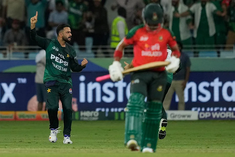 Asia Cup t20 Cricket 2025 Super Four match Pakistan vs Bangladesh_Mohammad Nawaz
