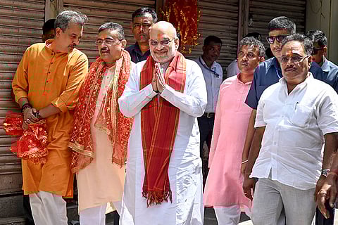 Amit Shah offers prayers at Kolkata's Kalighat Kali Temple