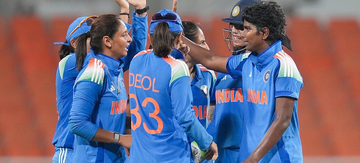 X/ M_Raj03 : Indian players celebrating a wicket during an ICC Women's World Cup 2025 match