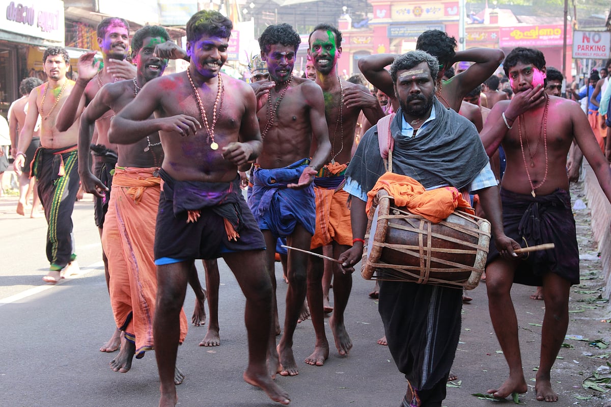 Shutterstock : Devotees of Lord Ayyappa sing and dance at a procession on their way to Sabarimala on December16, 2011 in Erumeli, India. Around 50 million visit Sabarimala every year.