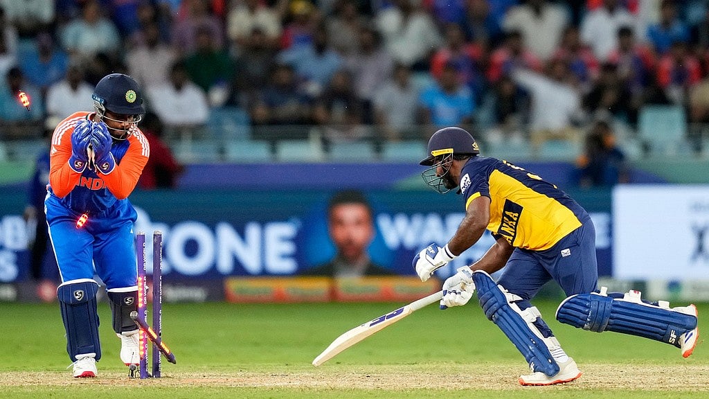 AP/Altaf Qadri : India's Sanju Samson, left, takes the bails off to stump Sri Lanka's Kusal Perera out during the Asia Cup cricket
