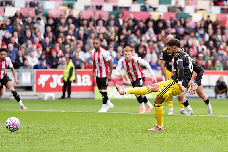 Britain soccer Premier League 2025-26 match Brentford vs Manchester United_Bruno Fernandes