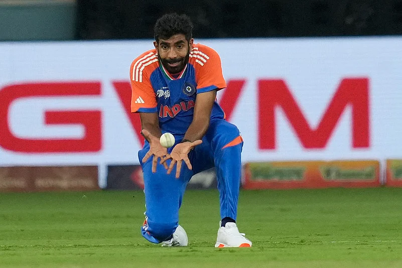 Asia cup Cricket final 2025 India vs Pakistan match photos_Jasprit Bumrah