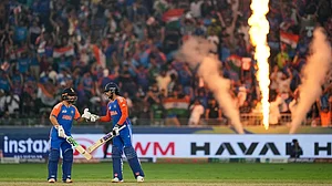 | Photo: AP/Altaf Qadri : Asia cup 2025 Final: Indian batters Rinku Singh and Tilak Varma.