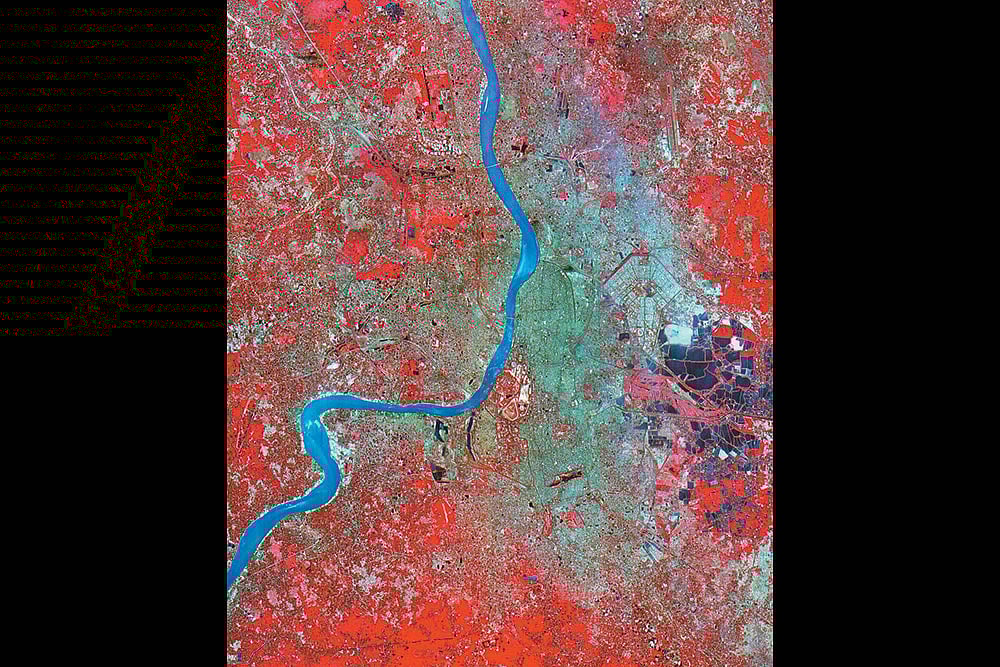 | Photo: Imago/Piemags : A Familiar Place: Satellite image of the city of Kolkata