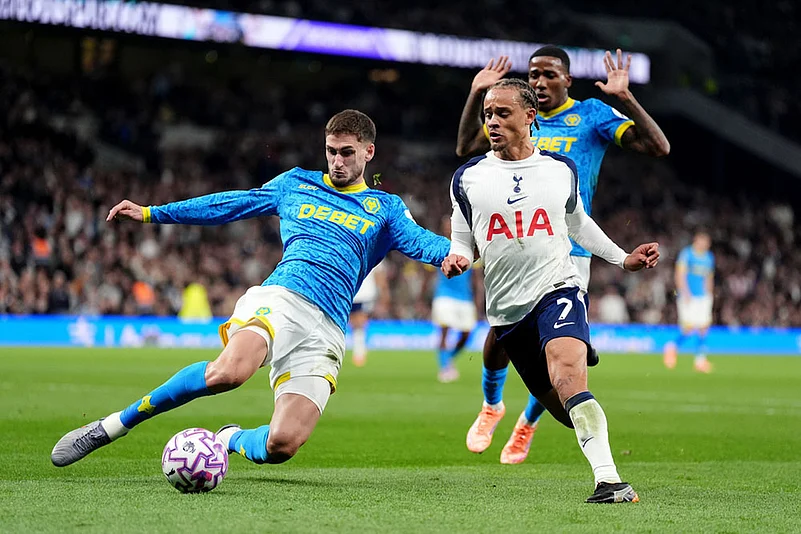 Britain soccer Premier League 2025-26 Tottenham Hotspur vs Wolves_ Xavi Simons
