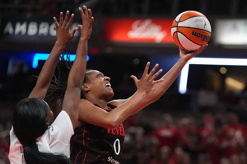 WNBA basketball playoff semifinals series game 3 Las Vegas Aces vs Indiana Fever_Kelsey Mitchell
