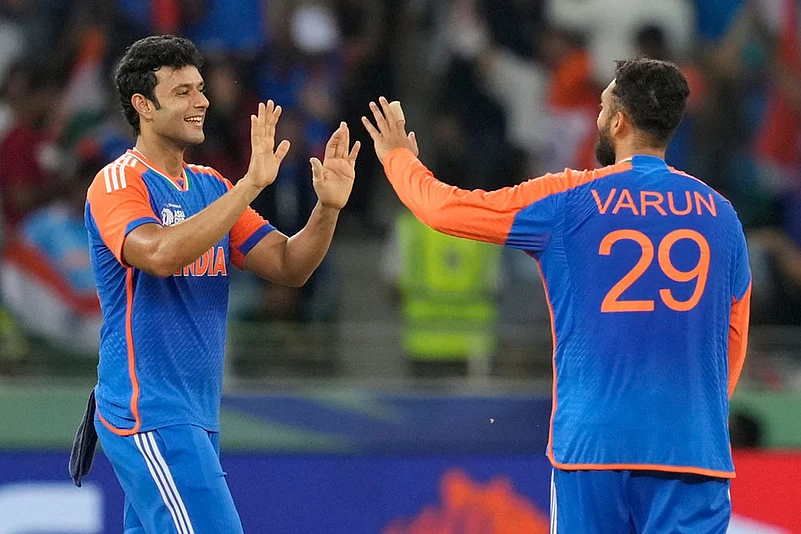 Asia cup Cricket final 2025 India vs Pakistan match photos_Varun Chakravarthy