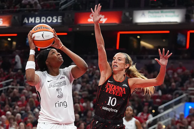 WNBA basketball playoff semifinals series game 3 Las Vegas Aces vs Indiana Fever_NaLyssa Smith
