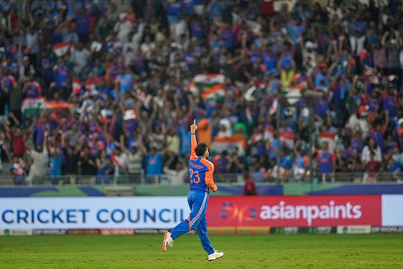 Asia cup Cricket final 2025 India vs Pakistan match photos_Kuldeep Yadav