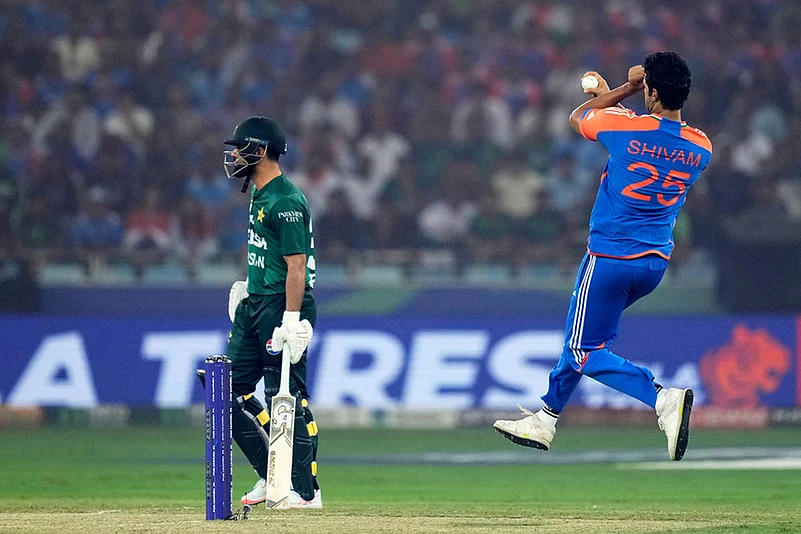 Asia cup Cricket final 2025 India vs Pakistan match photos_Shivam Dube