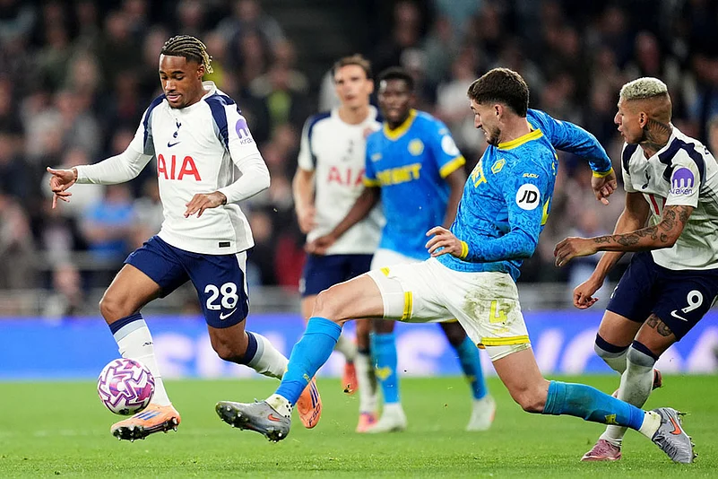 Britain soccer Premier League 2025-26 Tottenham Hotspur vs Wolves_Santiago Bueno