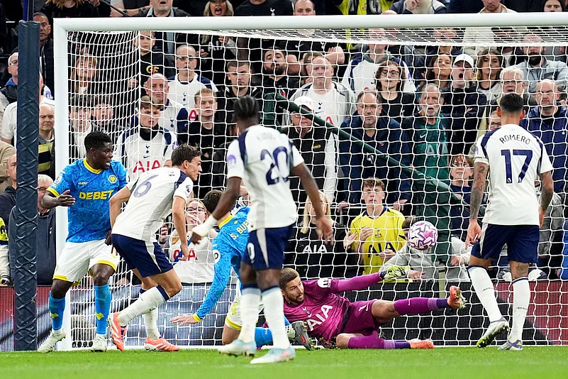 Britain soccer Premier League 2025-26 Tottenham Hotspur vs Wolves_Santiago Bueno