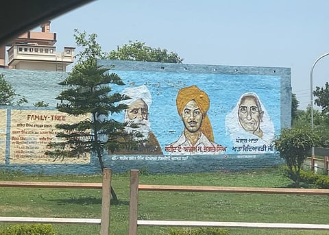 Mural of Bhagat Singh
flanked by his parents |
