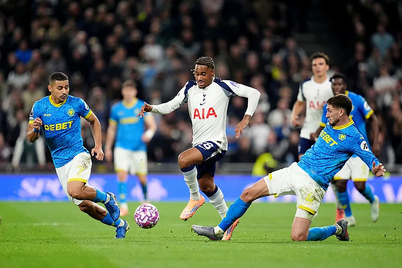 Britain soccer Premier League 2025-26 Tottenham Hotspur vs Wolves_Santiago Bueno