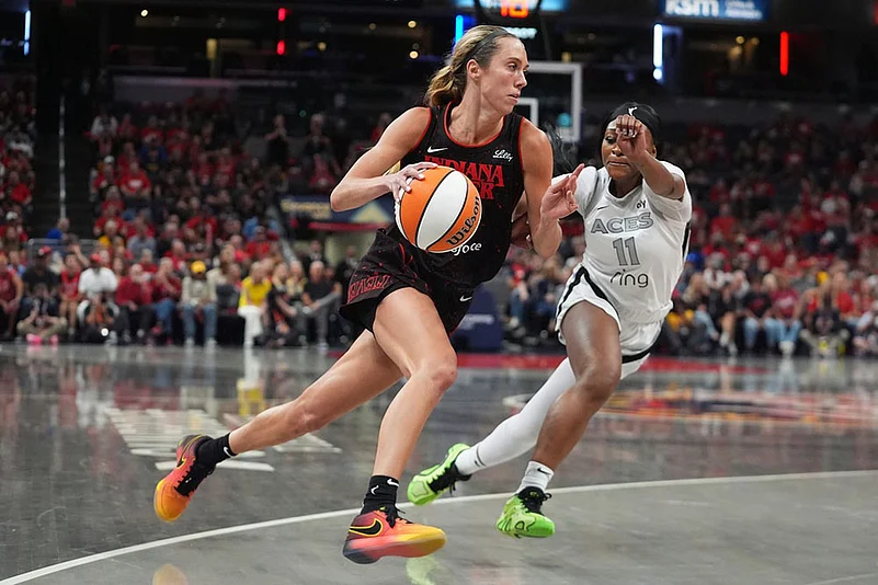 WNBA basketball playoff semifinals series game 3 Las Vegas Aces vs Indiana Fever_Lexie Hull
