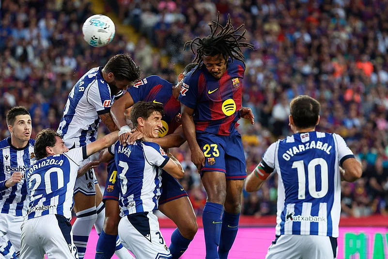 Spain soccer La Liga 2025-26 FC Barcelona vs Real Sociedad_Jules Kounde