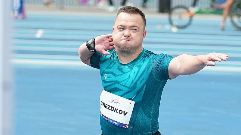 Denis Gnezdilov smashed the mens shot put F40 world record twice