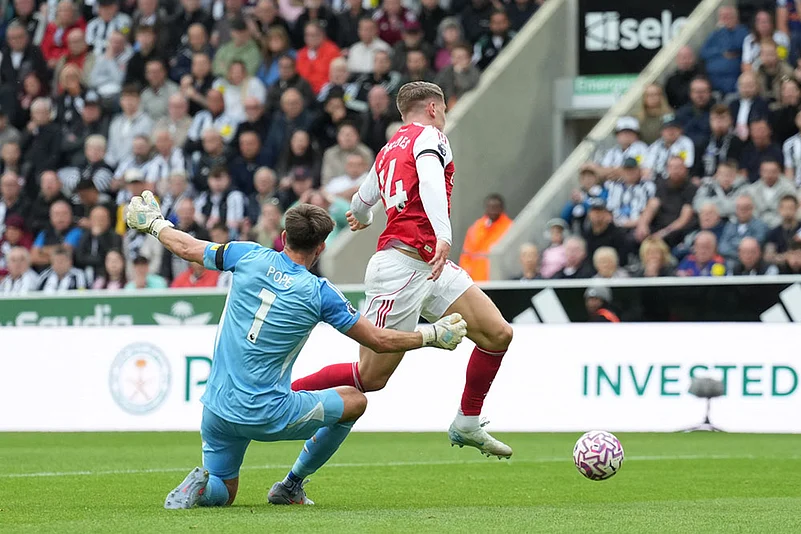 Britain soccer Premier League 2025-26 football match Newcastle United vs Arsenal_Nick Pope