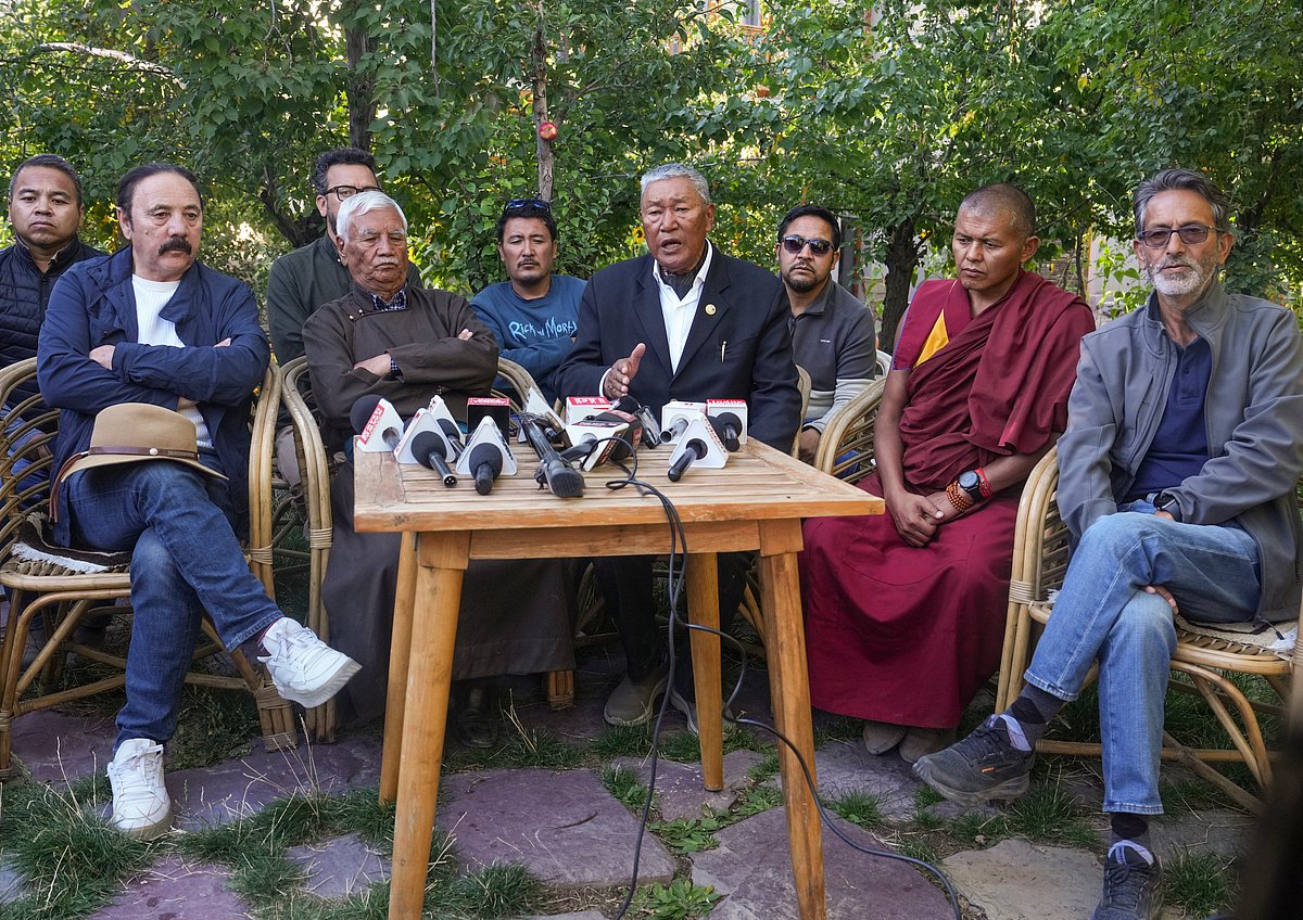 PTI :  Leh: Leh Apex Body (LAB)co-chairman Chering Dorjay (centre) with other members addresses a press conference, in Leh, Ladakh, Monday, Sept. 29, 2025. 