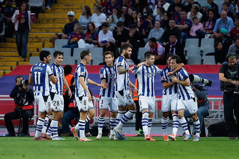 Spain soccer La Liga 2025-26 FC Barcelona vs Real Sociedad_Alvaro Odriozola