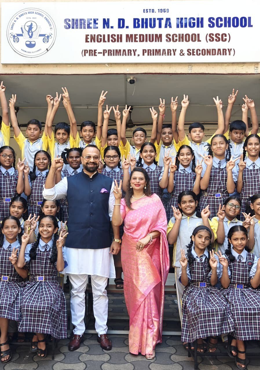 Shri Shubhendu Kamlesh Bhuta and Smt. Tejashri Shubhendu Bhuta at the Shree Nagardas D. Bhuta High School