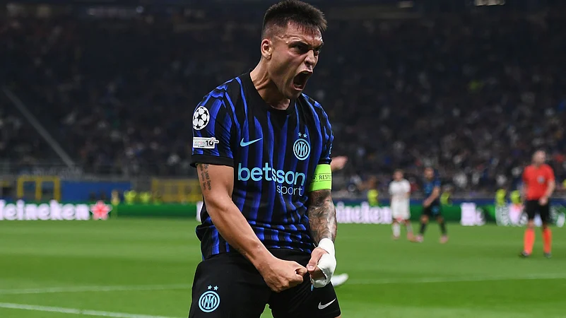Lautaro Martinez celebrates his goal against Slavia Prague