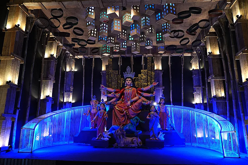 Durga puja 2025 Raipur club Ramgarh theme PORIJAYI Maigrant Labour