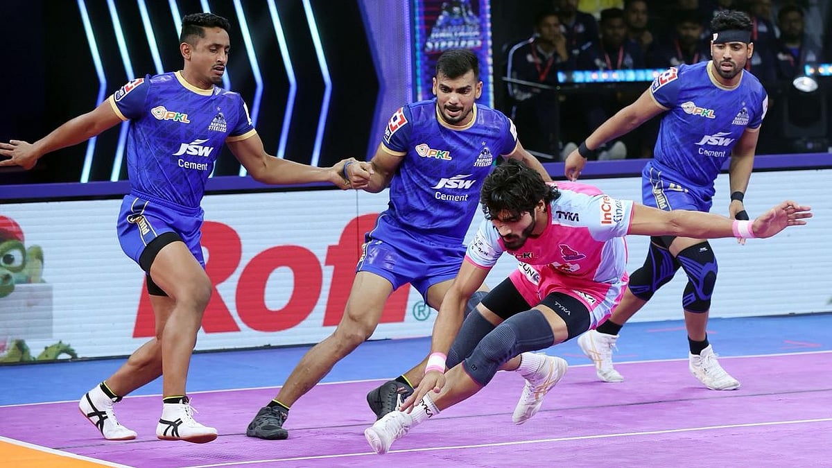 Action from the Haryana Steelers vs Jaipur Pink Panthers, Pro Kabaddi League 2025 match in Chennai. - Pro Kabaddi