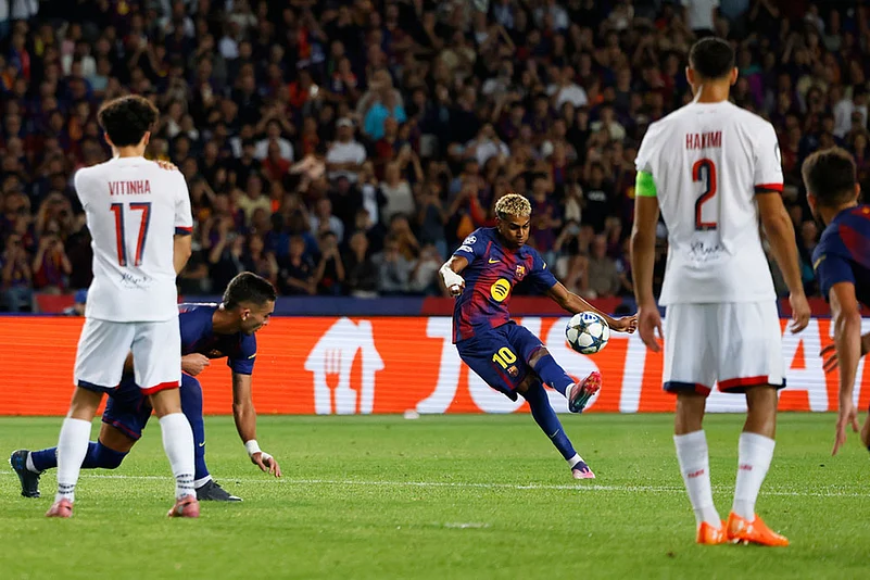 Champions League Soccer Match: Barcelona vs Paris Saint Germain
