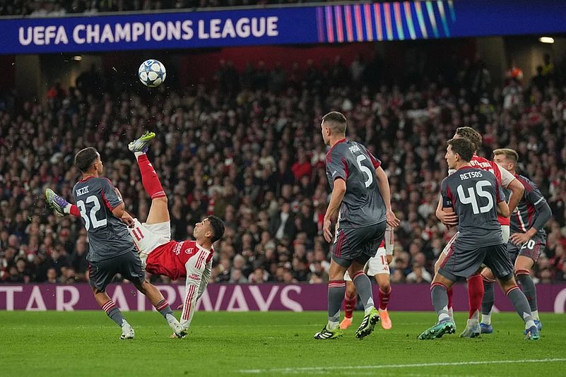 Champions League Soccer Match: Arsenal vs Olympiakos