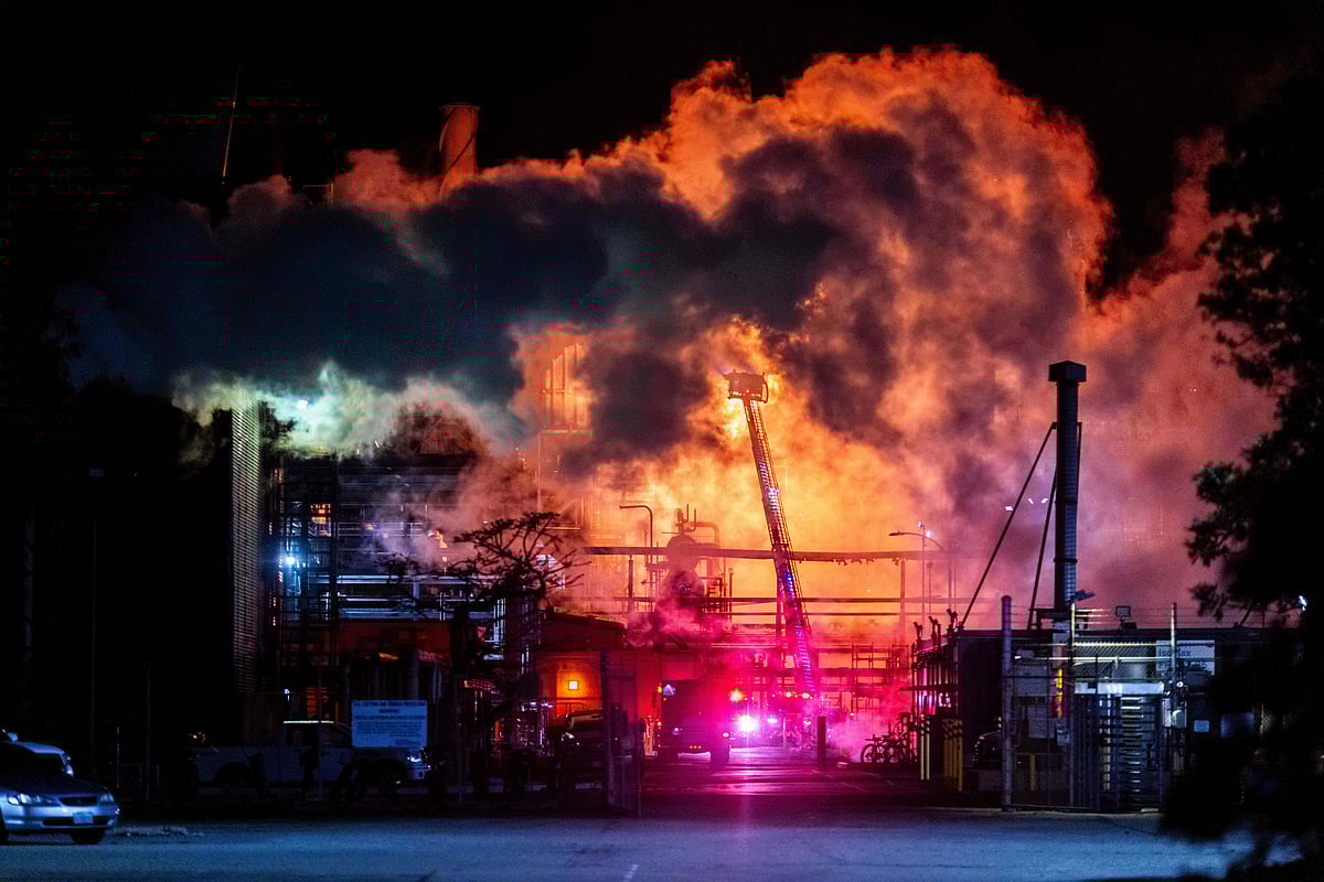 | AP Photo/Ethan Swope : Flames rise from the Chevron refinery in El Segundo, Calif., Thursday, Oct. 2, 2025. 