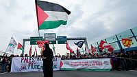 | Photo: AP/Luca Bruno : Pro-Palestinian demonstrators march along the Milan's ring road as they gather for a national general strike called by different unions to protest against the situation in Gaza two days after Israeli forces intercepted a Gaza-bound aid flotilla in the Mediterranean Sea, in Milan, Italy, Friday, Oct. 3, 2025.