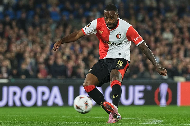 UEFA Europa League 2025-26 soccer match Feyenoord vs Aston Villa_Cyle Larin