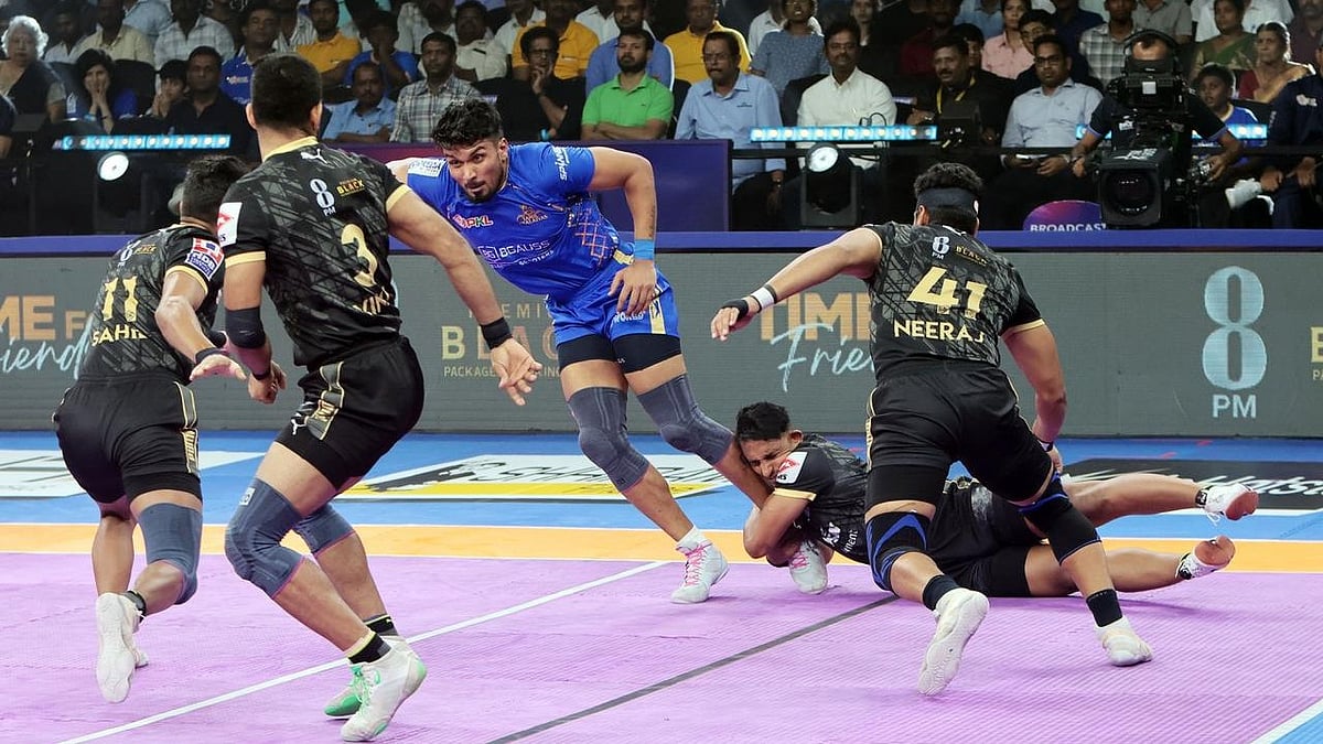 Special Arrangement : PKL 12: Dabang Delhi KC Reclaim Top Spot After Thrashing UP Yoddhas