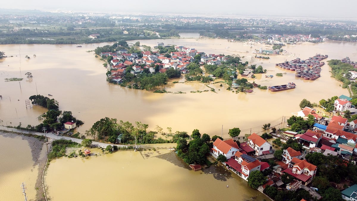 X.com : The storm unleashed heavy rains, floods, and landslides, damaging or submerging over 230,000 homes. Roads, schools, and government buildings have been destroyed, while more than 89,000 hectares of crops have been lost.