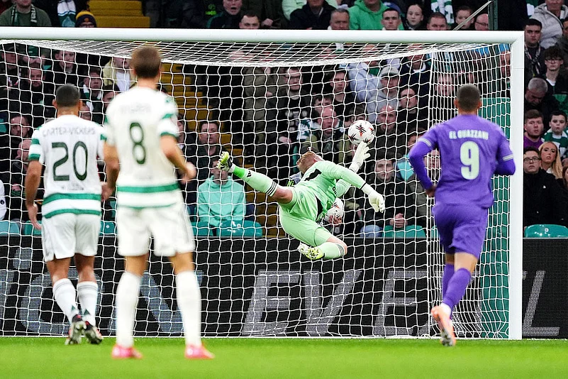 UEFA Europa League 2025-26 soccer match Celtic Vs Braga_Kasper Schmeichel
