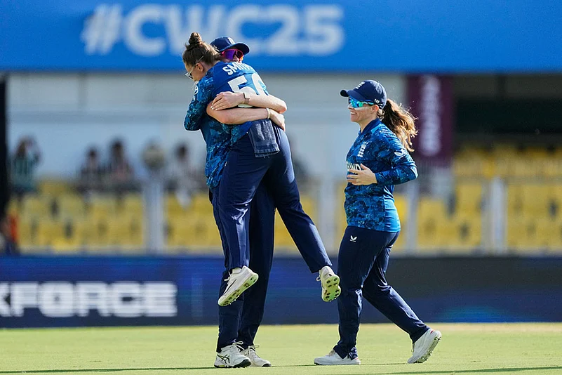 ICC Women’s ODI World Cup 2025 SA Women Vs ENG Women match photos_Linsey Smith