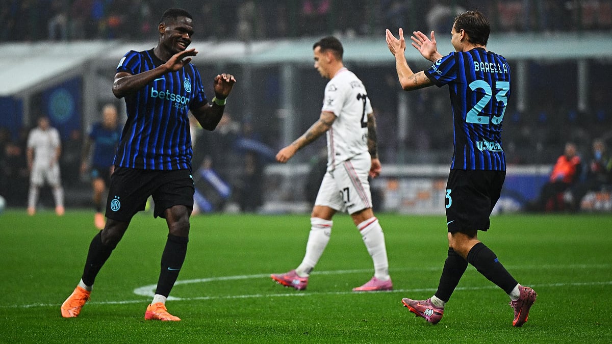 Bonny and Barella celebrate Inter Milan's fourth goal against Cremonese.