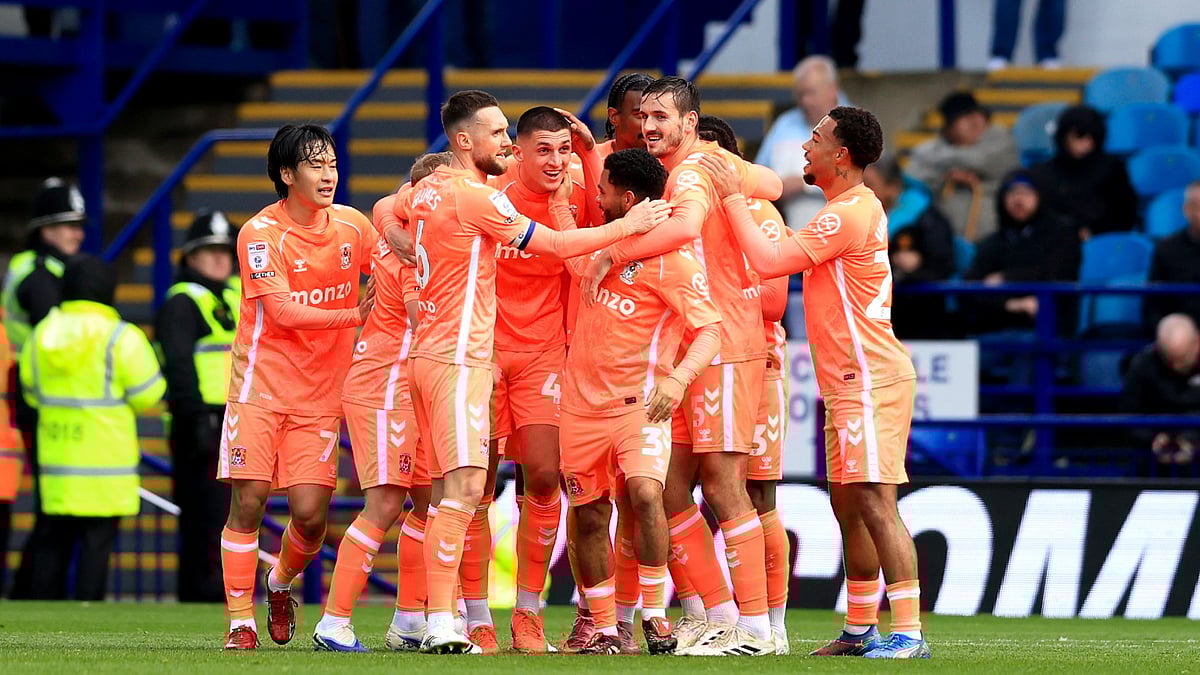 Coventry celebrate their third goal against Sheffield Wednesday in EFL Championship 2025.