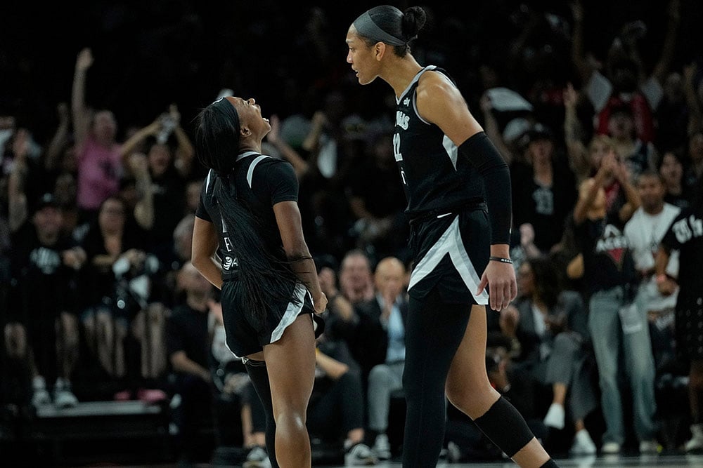 | Photo: AP/John Locher : WNBA: Las Vegas Aces vs Phoenix Mercury