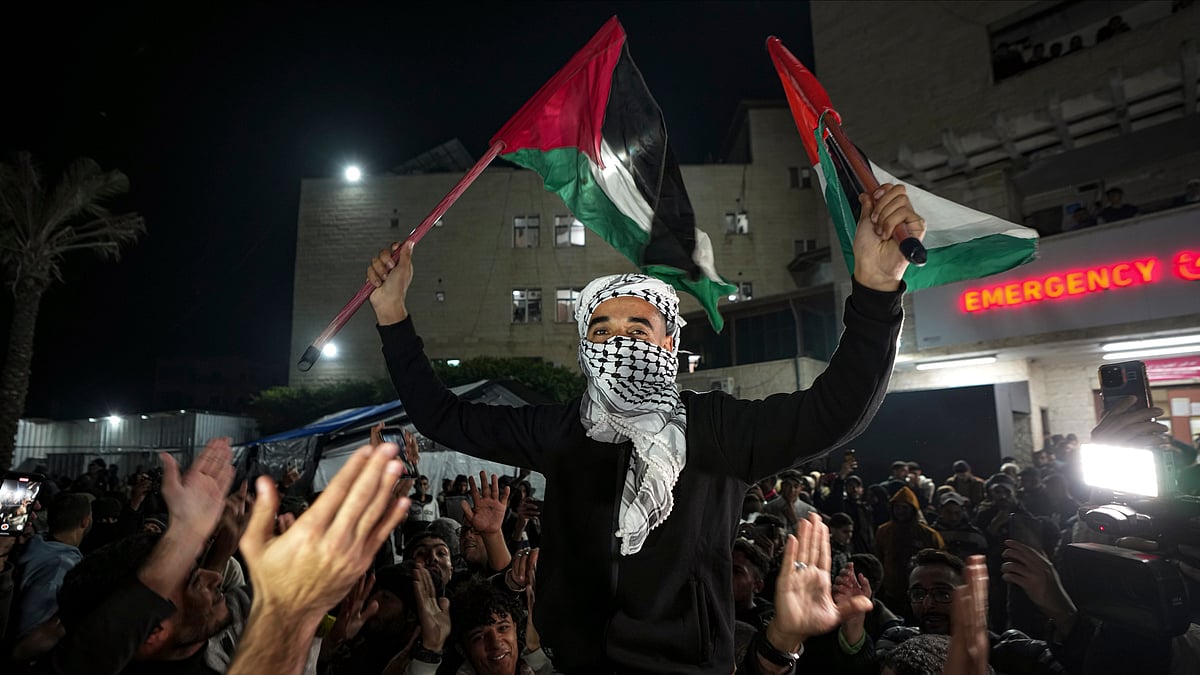 AP photo : Palestinians celebrate the announcement of a ceasefire deal between Hamas and Israel (REPRESENTATIONAL IMAGE)